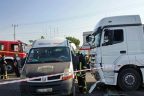 Minibüs ile kamyon çarpıştı, çok sayıda yaralı var
