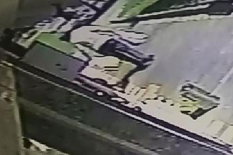 Köftecinin önünden 60 ekmek çalındı