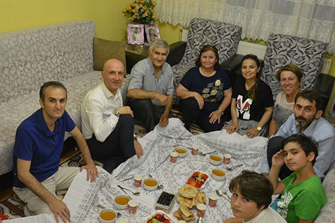 Özbaş iftar sofrasına konuk oluyor