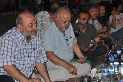 Eliaçık ve okurları Yeryüzü Sofrası kurdu