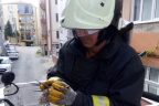Yuvasında sıkışan kırlangıç kurtarıldı