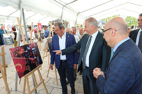 Büyükşehir Belediyesi, 15 Temmuz destanını anlatan fotoğrafları sergiledi