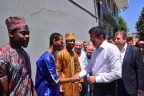 Afrikalı öğrencilerden Bakan Zeybekci’ye karşılama
