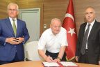 İsmini taşıyan okula salon desteği