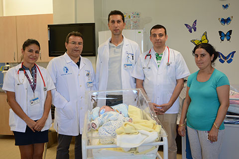 PAÜ’de 40 günlük bebeğe beslenme tüpü yerleştirildi
