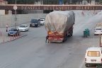 Yüksekliği hesaplamadı, üst geçide takıldı