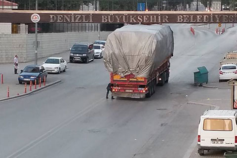 Yüksekliği hesaplamadı, üst geçide takıldı