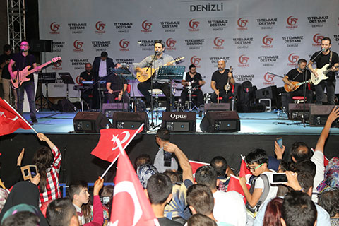 Uğur Işılak sahne aldı, Denizlililer coştu