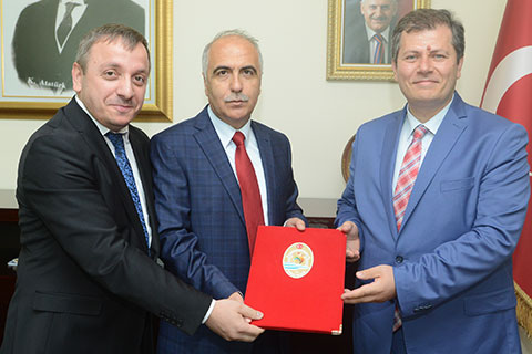 Vali Karahan’dan ilk protokol