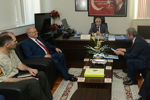Vali’den kaymakamlara ziyaret