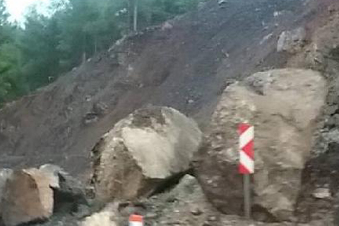 Denizli-Antalya yolunda heyelan