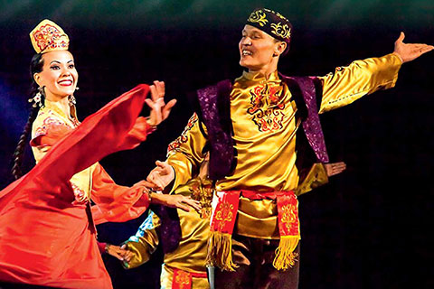 Tatar dansçılar Denizli’ye geliyor