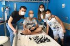 2 öğrenciden alkışlanacak davranış