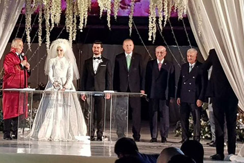 Asrın nikahına 2 cumhurbaşkanı, Başbakan, Genelkurmay Başkanı, Meclis Başkanı şahitlik etti