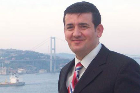İnsanlık ölmemiş. Bulduğu paranın sahibini arıyor
