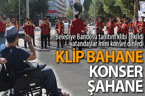 Belediye bandosu klibi çekildi, vatandaşlar konser dinledi