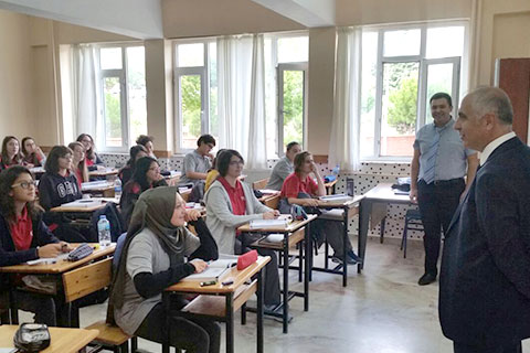 Vali Karahan öğrencilerle buluştu