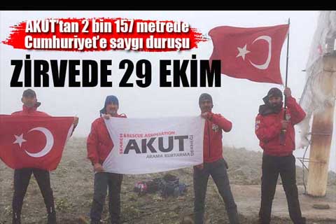 Bozdağ’ın zirvesinde Cumhuriyet’e saygı duruşu