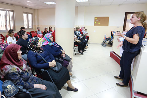 Çocuğunuzdan anne sütünü esirgemeyin