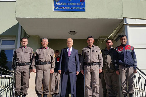 Vali Karahan askerlerle buluştu