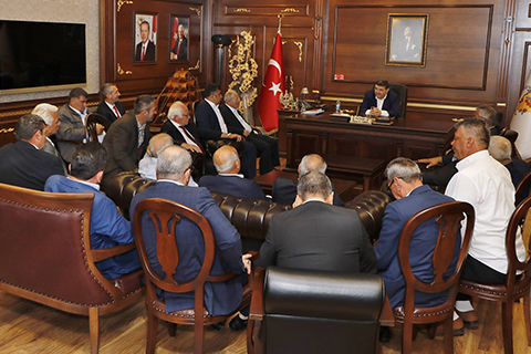 Devecioğlu, muhtarlarla bir araya geldi