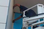 AVM çatısında serçe kurtarma operasyonu
