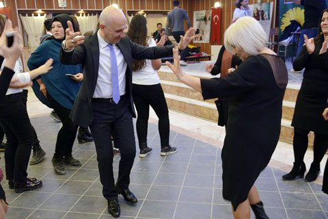 BAŞKANI OYNATAN TÖREN