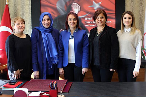 İlk ziyaret AK Partili kadınlardan