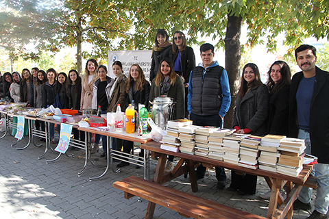 Genç Eğitimciler’den ‘Al Götür, Oku Getir’