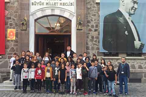 PEV öğrencileri yaşayarak öğreniyor