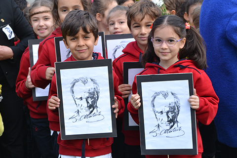 Yüksekçıta ailesi, tek yürek olup Ata’yı andı