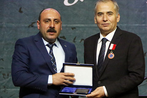 ZOLAN’A ONUR MADALYASI