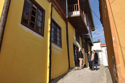 Behçet Uz Evi gün sayıyor