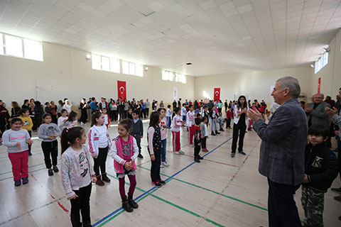Başkan Zolan dansçılarla buluştu