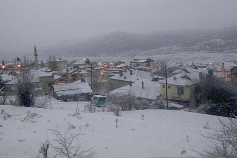 Çameli beyaza büründü