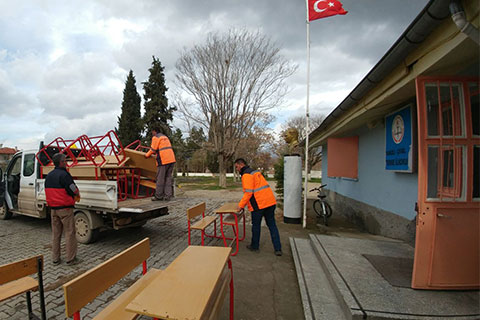 Çivril’de okullara sıra yardımı