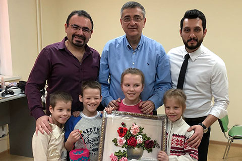 Gözakademi uzmanları Kazakistan’da kimsesiz çocuklara ışık oldu