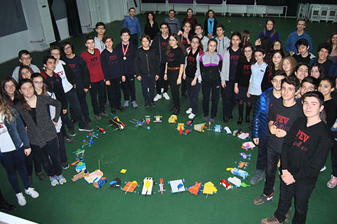 Balon arabalarla kıyasıya yarış