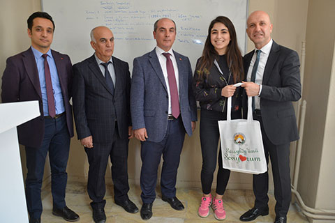 Özbaş’tan öğrencilere eğitim seti