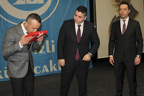 Ülkü Ocakları’nda bayrak değişimi