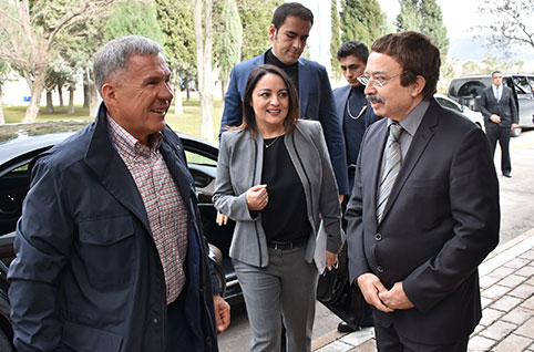 EKONOMİ DÜNYASI BU ZİYARETİ KONUŞUYOR