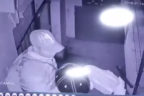 Çaldıkları ayakkabıları önce deneyen hırsızlar yakalandı