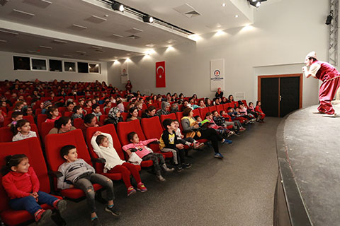 Çocuklar “Masallar Diyarı” ile buluştu