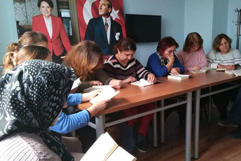 Önce kitap, sonra siyaset