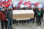 İşçilerden tabutlu eylem