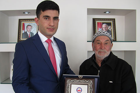 Engelli dedesinden eğitime anlamlı bağış