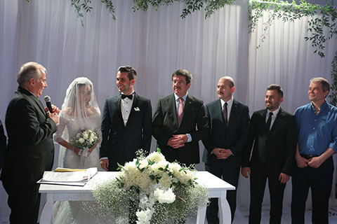 Bakanlar Zeybekci ve Soylu Denizli’de nikah şahidi oldu