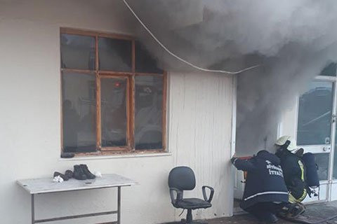 Pınarkent’te ev, Bozkurt’ta samanlık yandı