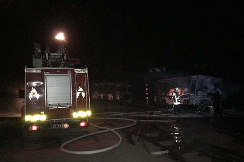 Tavas’ta midibüs kundaklandı