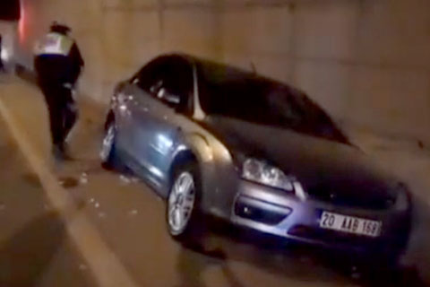 Askeri Yol’da otomobil devrildi: 4 yaralı